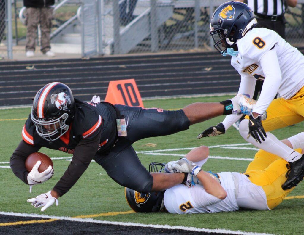 Albert Rabb scoring the touchdown